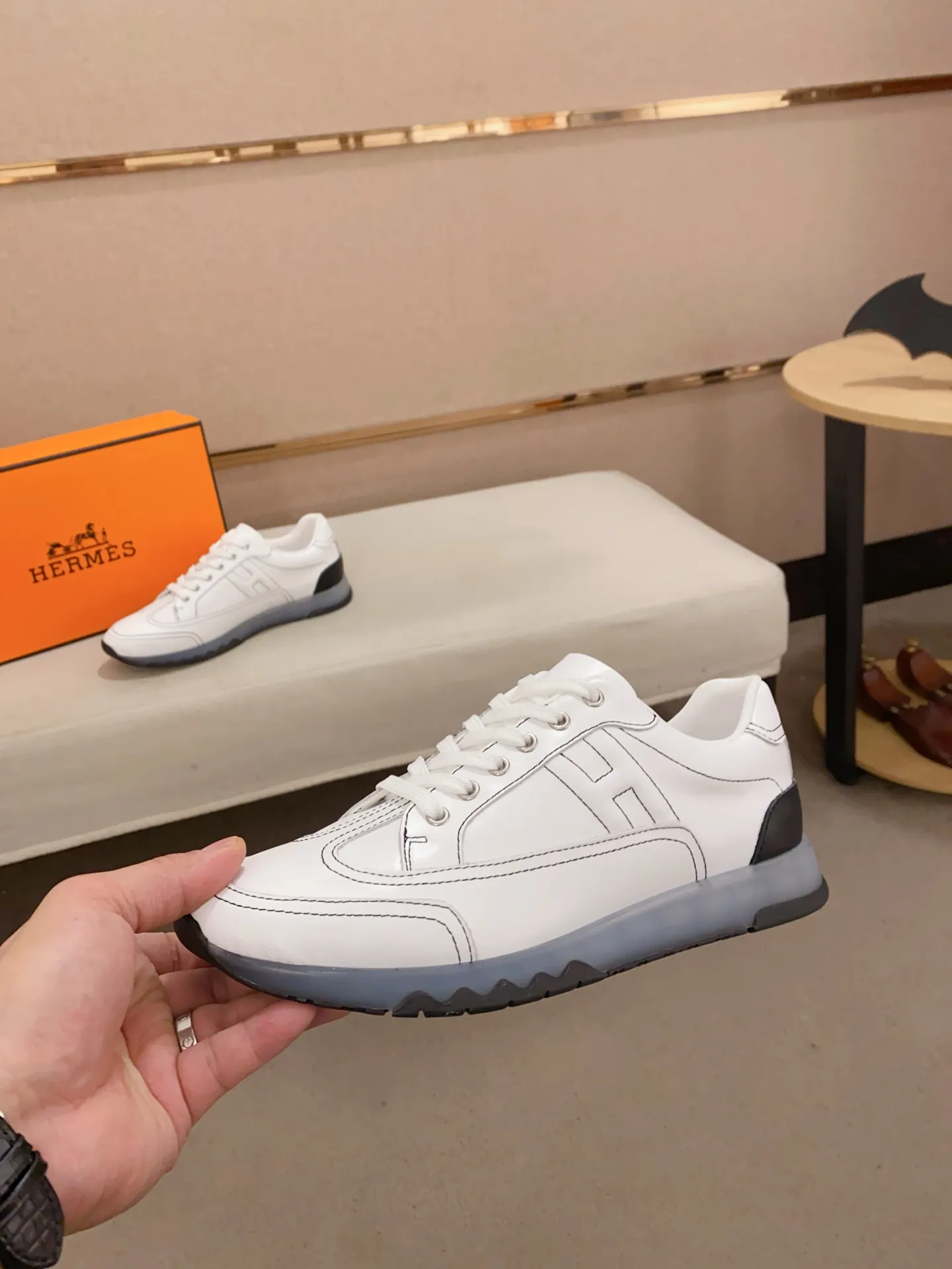 Ex-factory price: 500💰《HERMES》【Classic Original Version】Hermès; Top 🔝 Purchasing Agency 🔍🔍Men's latest 🇺🇸 counters are sold simultaneously, original imported from Italy ▲▲First-layer cowhide ▲▲ (high-end, extravagance and class) times) Exquisite workmanship (Italian 🇮🇹Imported water-dyed 🐂cowhide lining) sole: Original sole provided by the original factory, ⚠️exclusive double-layer activity·TPR·rubber·combined molded outsole; super comfortable·wear-resistant·non-slip·environmental protection The real thing is more beautiful if you take the real thing (high quality, follow the order), you can enter and exit the counter at will * Number of yards: 38·39·40·41·42·43·44# (can be customized 45.)